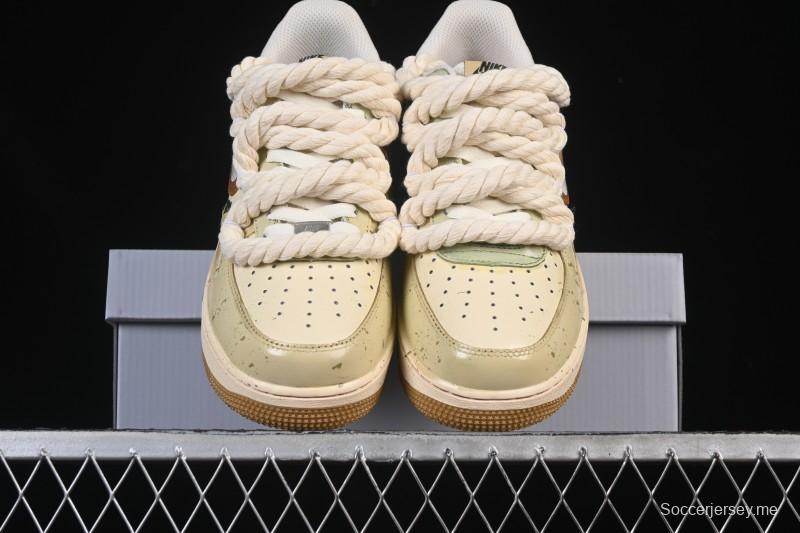 حذاء نايك اير فورس 1 '07 المنخفض من نايك اير فورس 1 '07 قهوة بالحليب مرسوم باليد مرسوم عليه رسومات كاجوال - XL2321-666