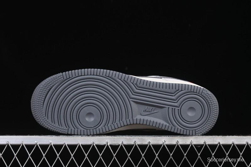 حذاء نايك اير فورس 1 '07 المنخفض من نايك اير فورس 1 '07 LV Collaboration Grey Hook Woven Label الرياضي الكاجوال - CX5050-Y25