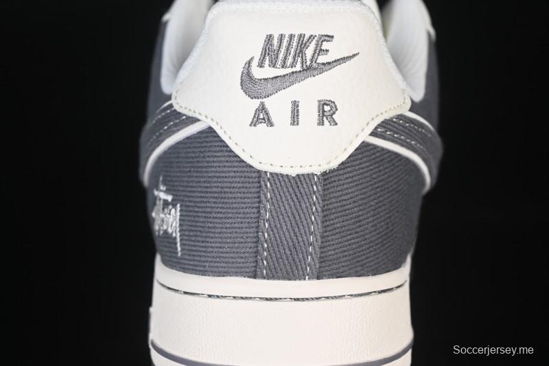 حذاء نايك اير فورس 1'07 منخفض من نايك اير فورس 1'07 ستاسي كولابوريشن ستاسي كولابوريشن قماش رمادي فاتح قماش كاجوال - JP8028-011