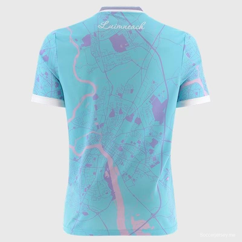 25/26 قميص فريق ليمريك GAA أزرق فاتح مع تصميم خريطة بنفسجي خارج الملعب