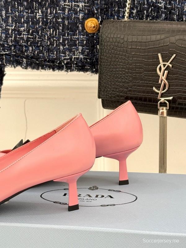 برادا 2025 برادا 2025 حذاء فردي بكعب مدبب من الأمام بكعب واحد - KFY00310