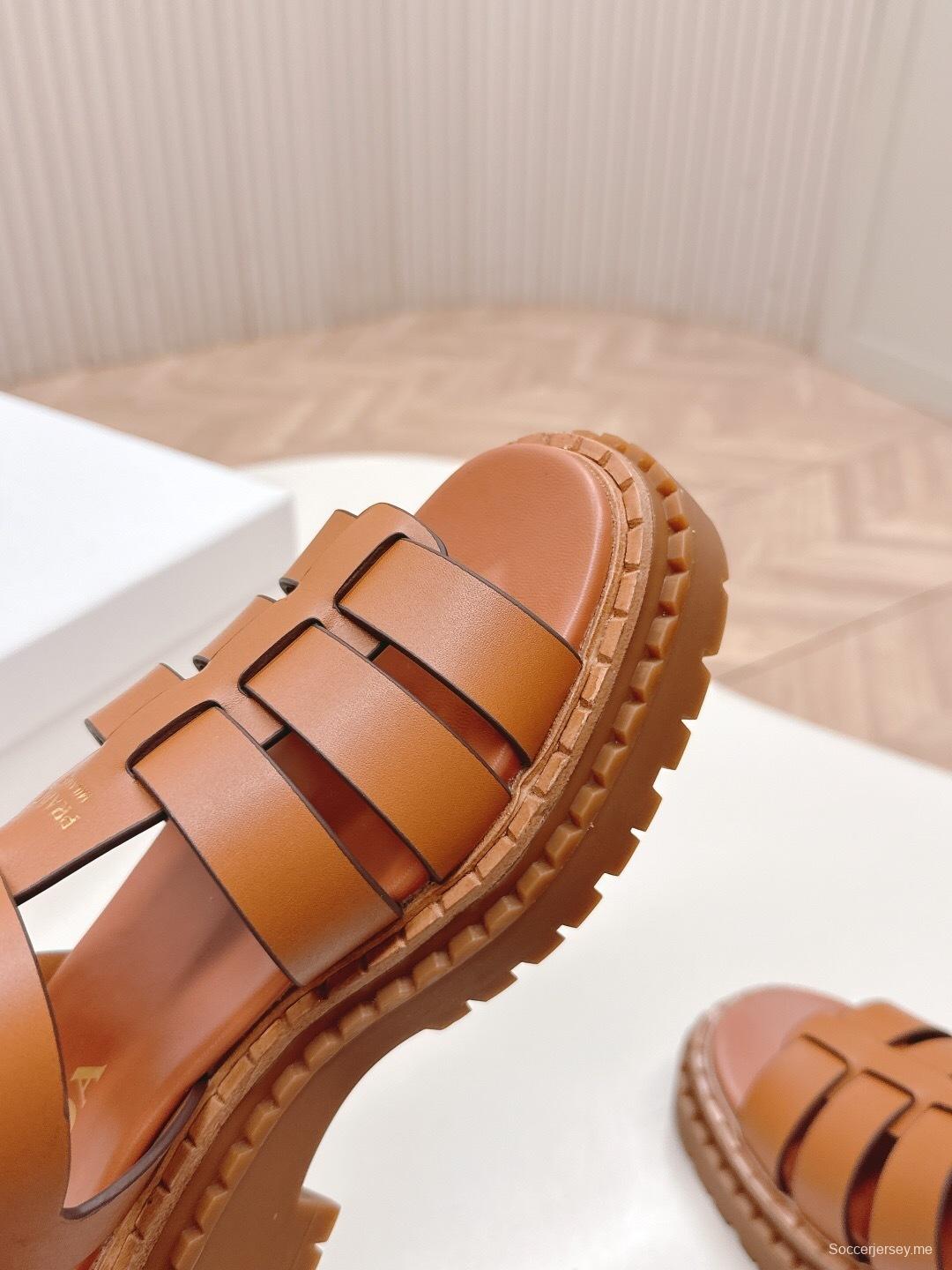 برادا صندل روماني ذو كعب منخفض لربيع وصيف 2025 لربيع وصيف 2025 - LY00290