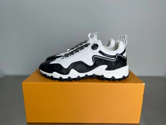 حذاء Lv RUSH من لويس فويتون Lv RUSH من جلد العجل المعدني LV الدائري الدائري المقاوم للانزلاق، حذاء كاجوال منخفض الكمال - YC