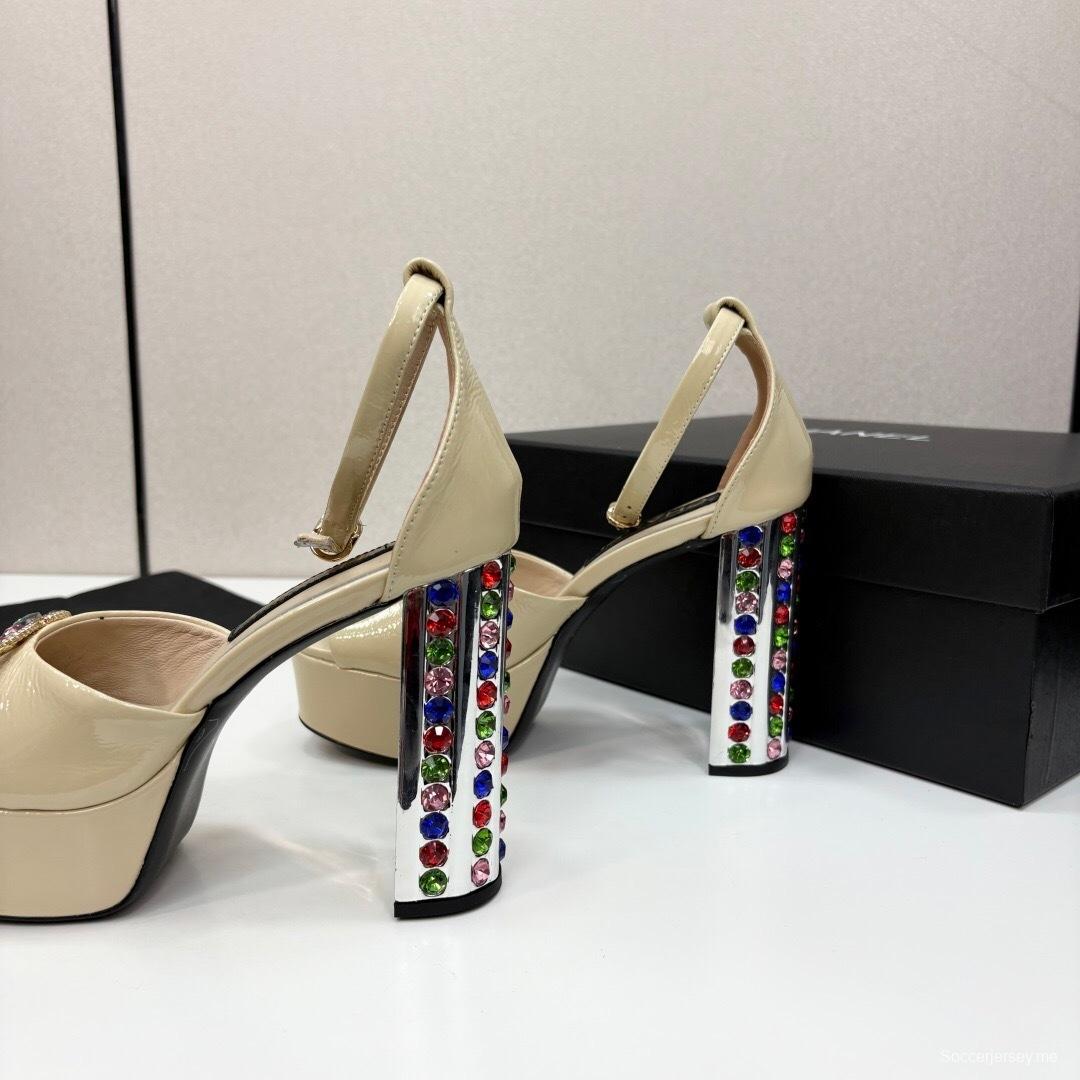 صنادل أديداس 2025/SS ذات تصميم ليلي صغير على شكل ملهى ليلي بلون الماس بكعب مربع مربع بكعب عالٍ مقاوم للماء بحزام خلفي بسيط - KFY00350