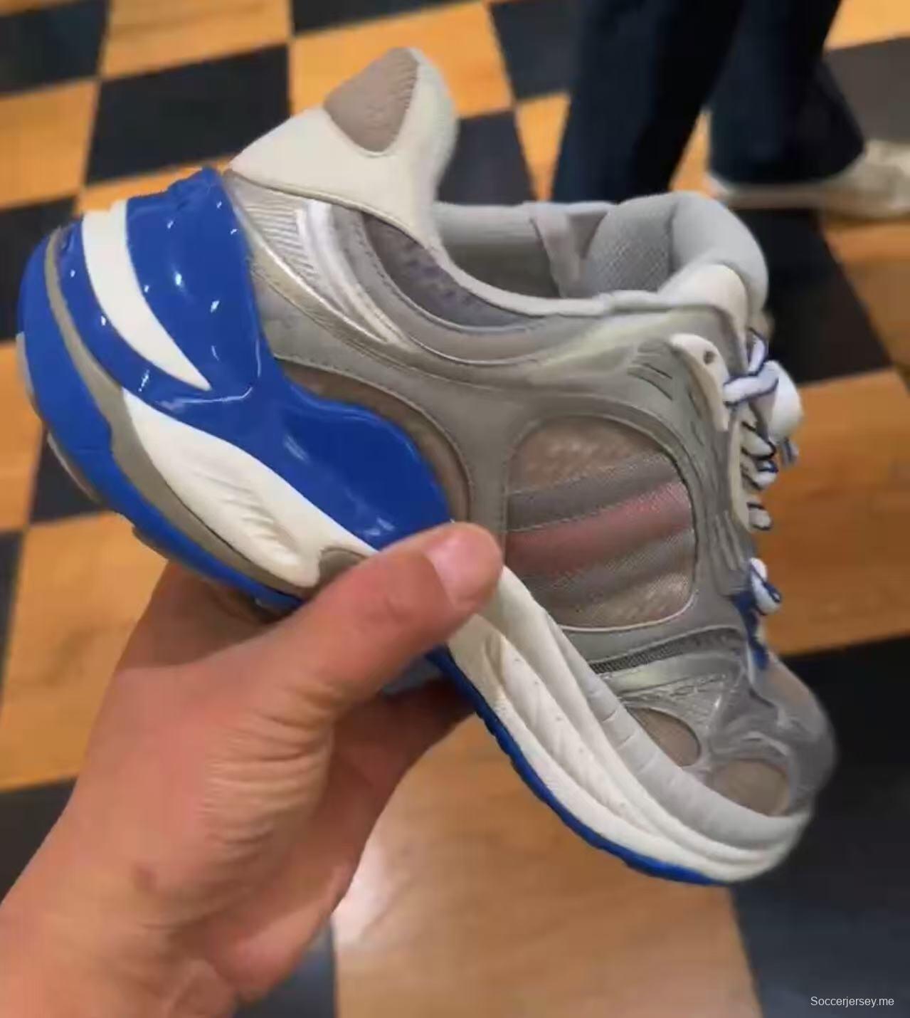 حذاء رياضي 2.0 من غوتشي بخطوط عاكسة وتصميم قديم - AS00450