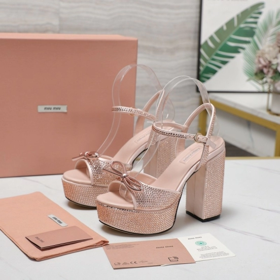 صندل بلينج سواروفسكي كريستال سواروفسكي بكعب 11.5 سم - KFY00340 من MIUMIU