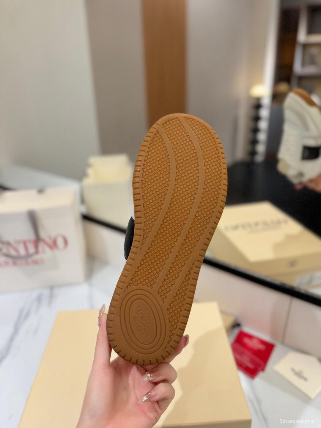 حذاء رياضي كاجوال من فالنتينو 2025 من فالنتينو 2025 بإغلاق كبير على شكل حرف V بحلقة وخطاف - AS00370