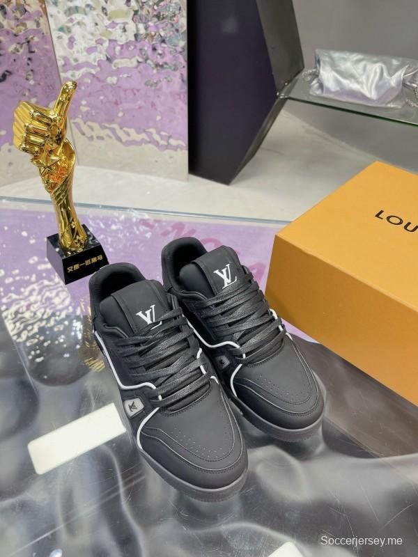 حذاء رياضي LV Trainer Maxi من لويس فويتون LV مزود بكابل شحن LED متعدد الألوان - AS00660