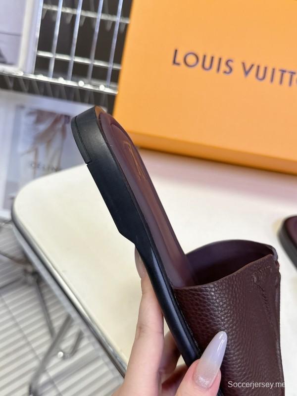 صندل سلسلة فينس من لويس فويتون بنقشة مونوغرام وحزام قابل للتعديل - KFY00220