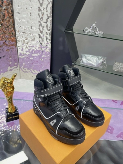 حذاء رياضي LV Trainer Maxi الرياضي مع كابل شحن LED متعدد الألوان - AS00760