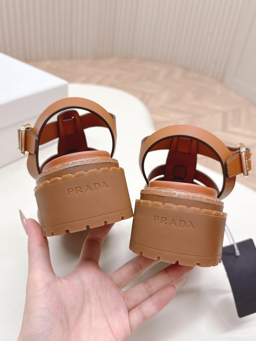 برادا صندل روماني ذو كعب منخفض لربيع وصيف 2025 لربيع وصيف 2025 - LY00290