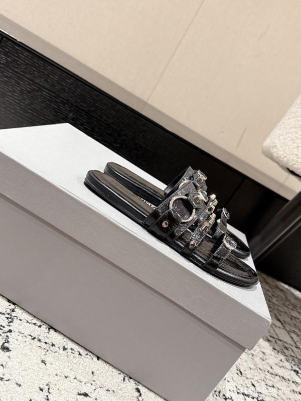 بالنسياغا سلسلة صنادل بالنسياغا كاجول المعدنية المرصعة - KFY00260