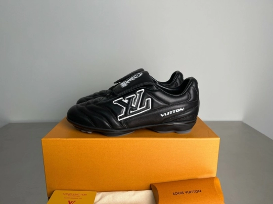 حذاء رياضي لكرة القدم من لويس فويتون فوتبمنت - سلسلة فوتبمنت