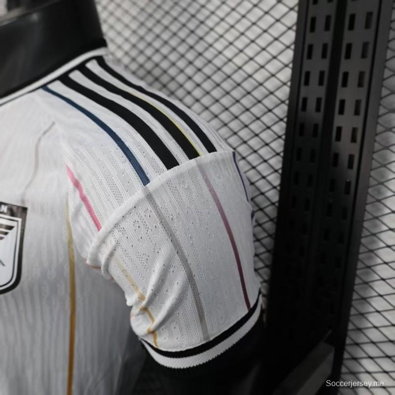 إصدار اللاعب 2026 قميص ياباني خارجي أبيض بنقشة خطوط عمودية ملونة