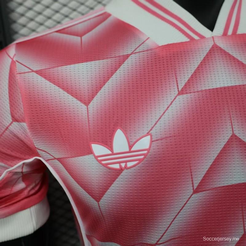 قميص ريترو نسخة اللاعب القديم 1988/89 ريال مدريد الثالث باللون الوردي بنقشة شيفرون الهندسية