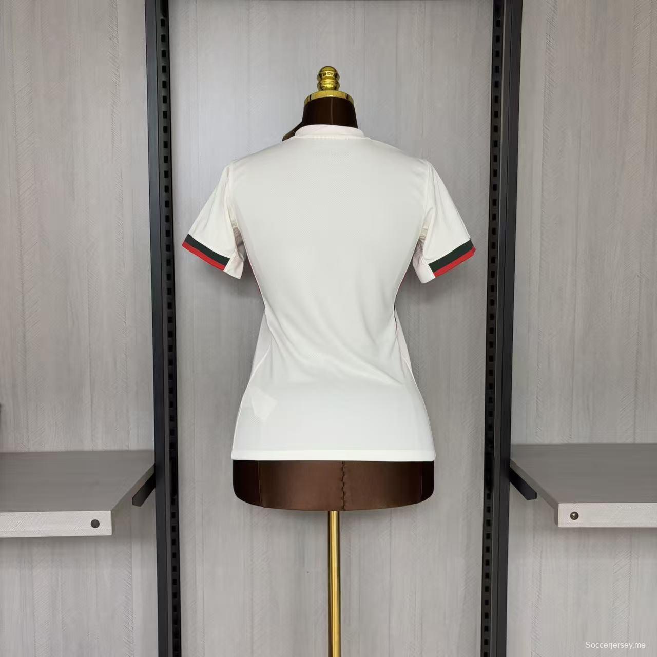 25/26 قميص تشيلسي للسيدات خارج ملعب تشيلسي للسيدات