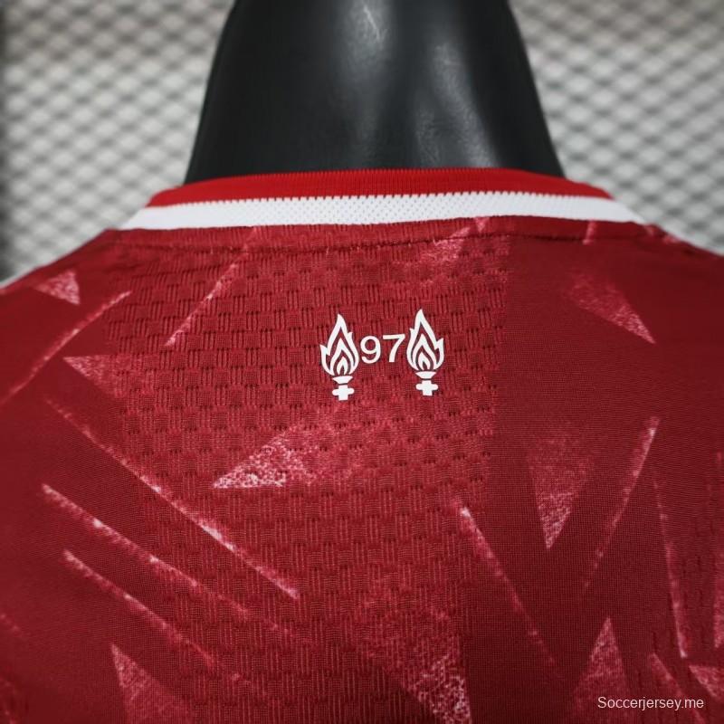 25/26 نسخة اللاعب 25/26 قميص ليفربول المنزلي باللون الأحمر بنقشة مجردة