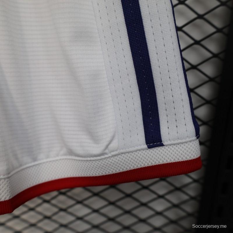 2026 نسخة اللاعبين اليابان أبيض مع شورت أزرق داكن مخطط