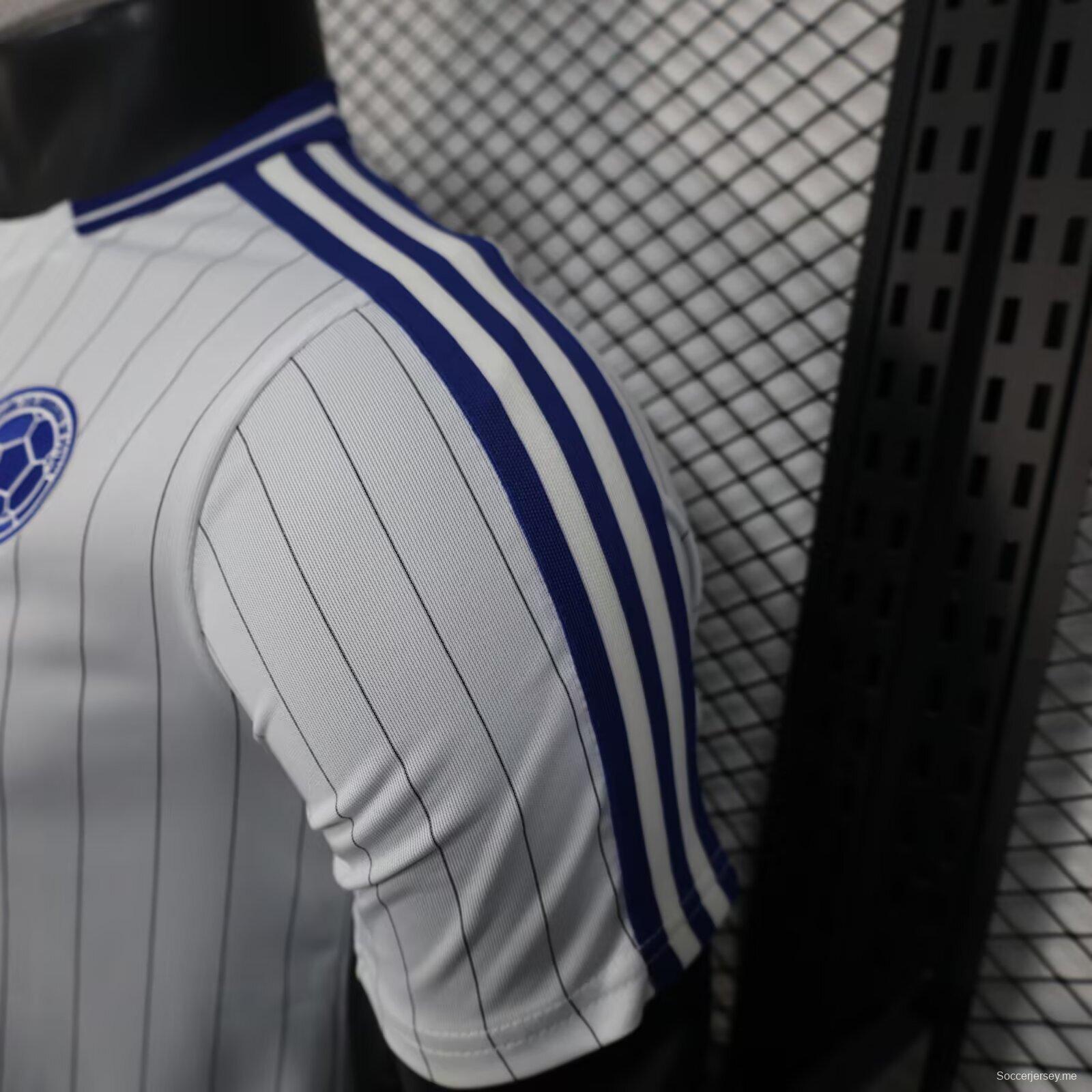 2026 نسخة اللاعبين كولومبيا قميص أبيض مع خطوط زرقاء عمودية