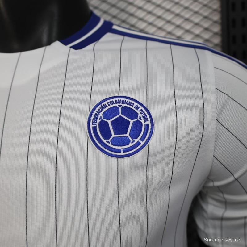 2026 نسخة اللاعبين كولومبيا قميص أبيض مع خطوط زرقاء عمودية