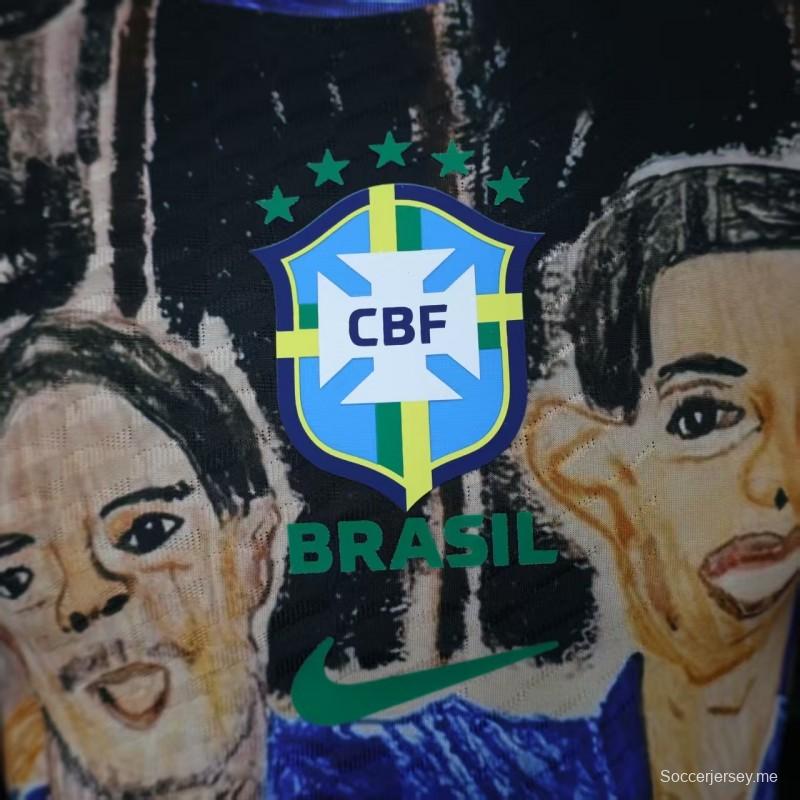 قميص نسخة خاصة من إصدار 2026 للمنتخب البرازيلي (CBF) بتصميم فني مرسوم يدويًا، يظهر عليه كل من رونالدو ورونالدينيو