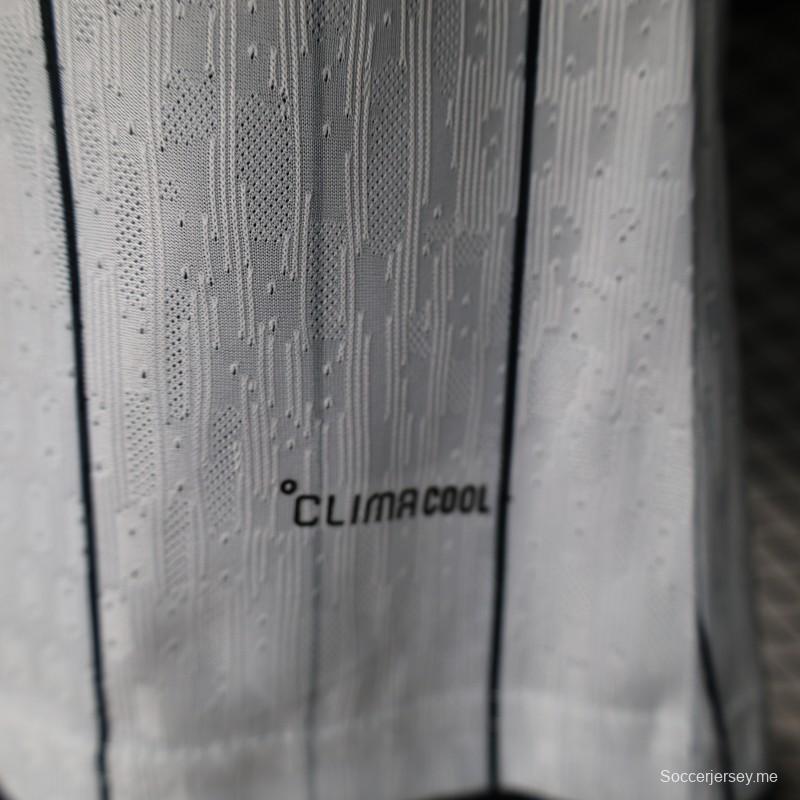 2026 نسخة اللاعبين اليابان قميص أبيض مع خطوط سوداء رفيعة