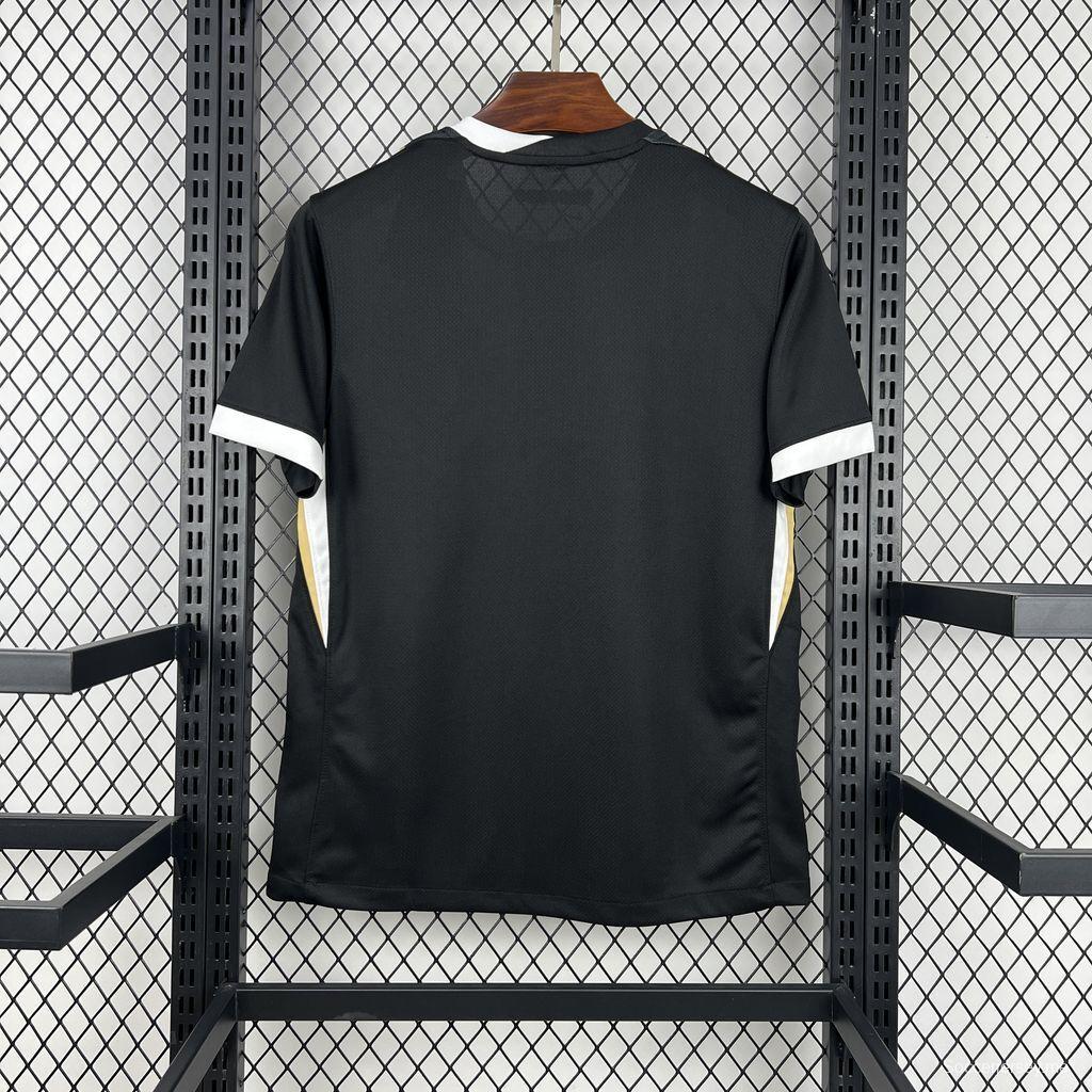 قميص أتلتيكو مينيرو للعب على أرضه لموسم 2026/27