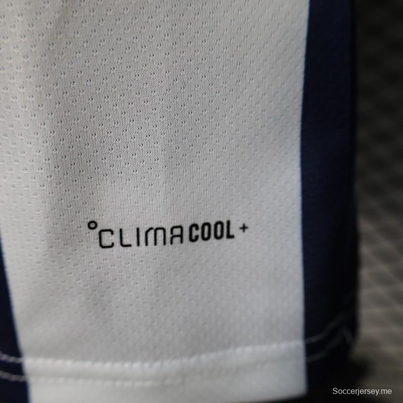 قميص اللاعب نسخة 2027، قميص منتخب اسكتلندا للعب خارج أرضه، أبيض/كحلي بخطوط عمودية