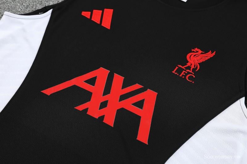 طقم ليفربول الأسود المكون من سترة تدريب بلا أكمام وشورت، مقاس 26/27