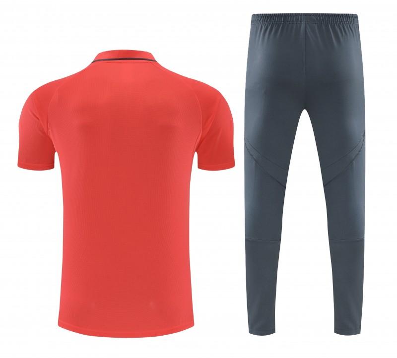 26/27  قميص تدريب بولو أحمر من بايرن ميونيخ + بنطال رياضي طويل رمادي