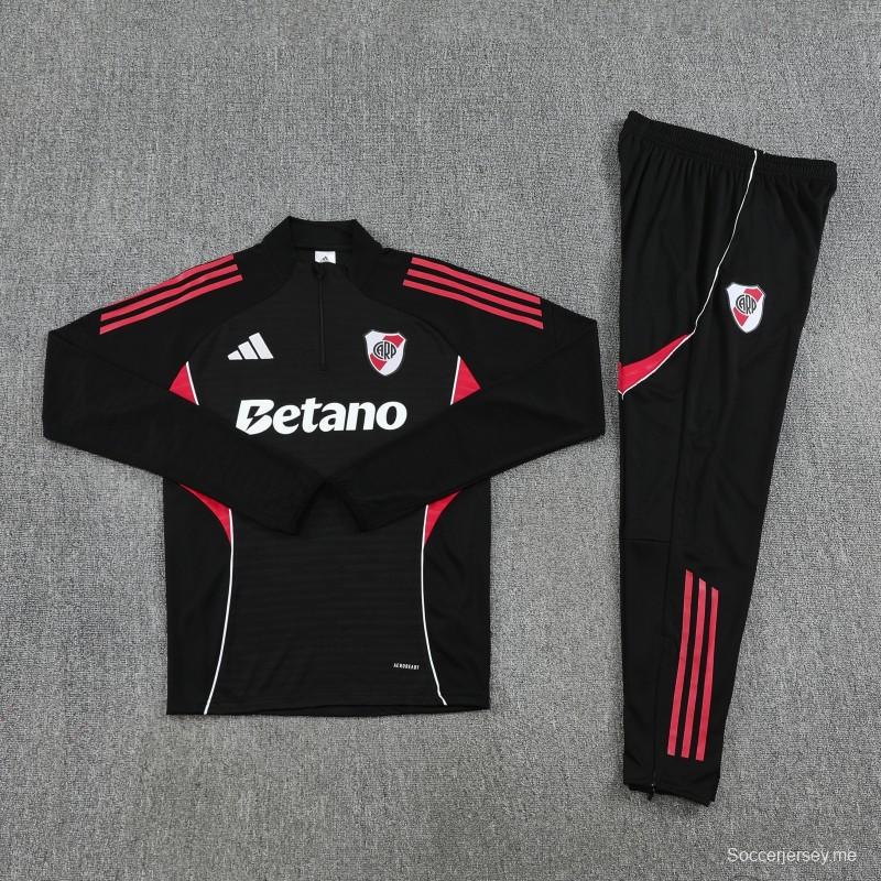 25/26 طقم رياضي من Riverbed باللون الأسود مع سترة بنصف سحاب + بنطال طويل