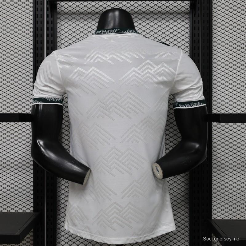قميص اللاعب إصدار 26/27، يوفنتوس أبيض مع أخضر داكن، إصدار خاص