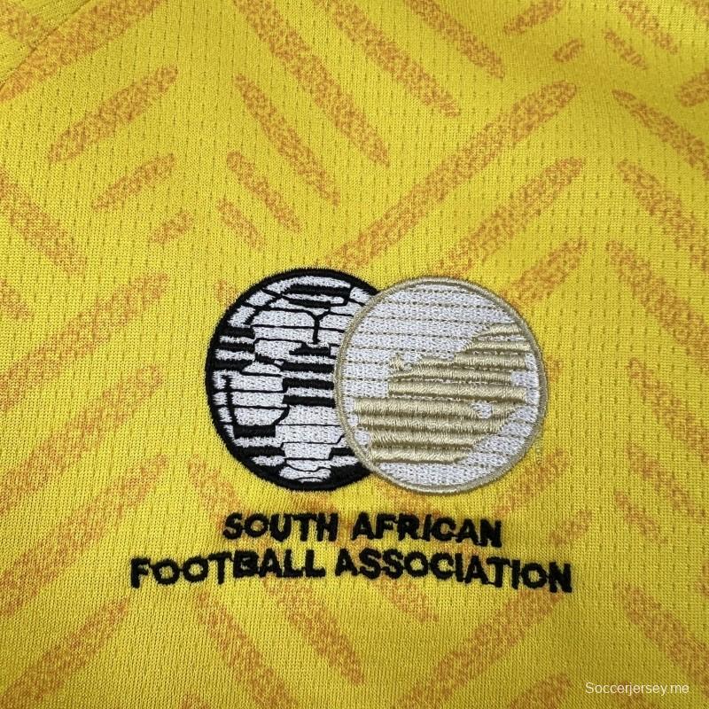 قميص جنوب أفريقيا الرجالي للمباريات التي تقام على أرضها في كأس العالم 2026