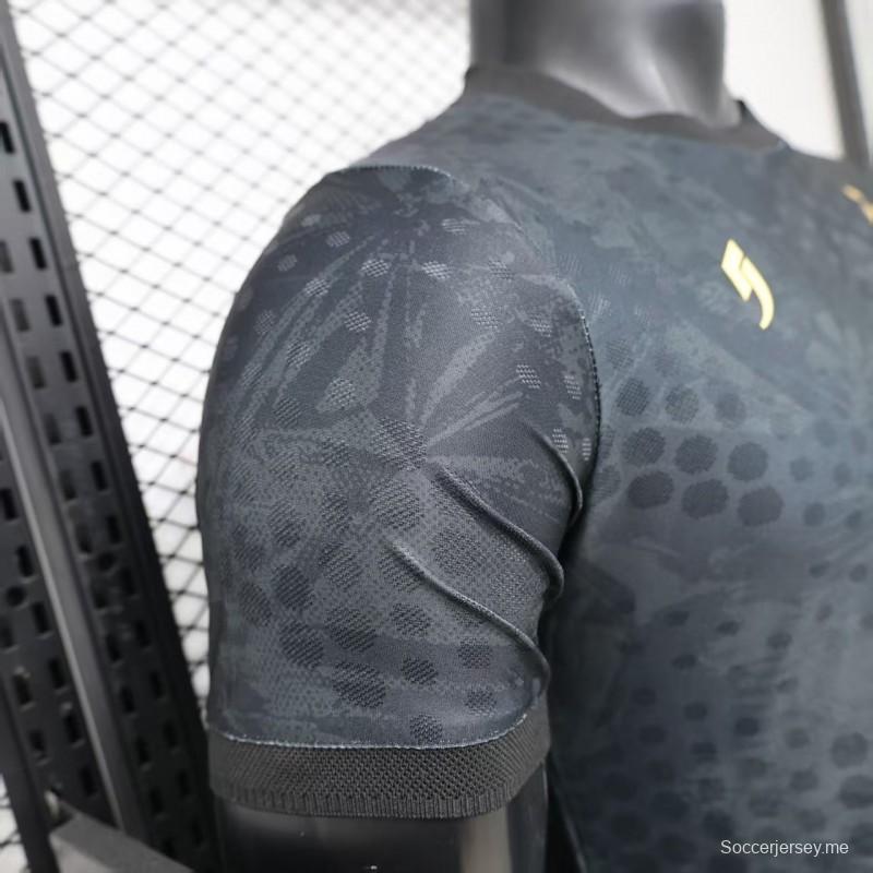 قميص اللاعب الإصدار 2026، طراز "أرجنتينا الأسود مع الشمس الذهبية"، الإصدار الخاص