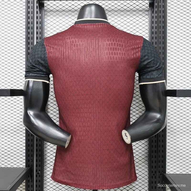 قميص اللاعب الإصدار 26/27  باريس سان جيرمان (PSG) باللون الأسود والبرغندي والذهبي - إصدار خاص