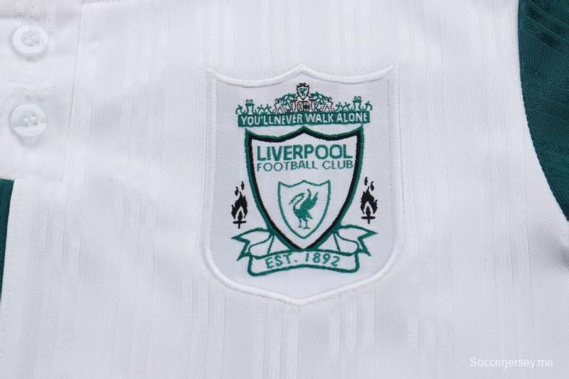 قميص ليفربول الأبيض والأخضر للعب خارج أرضه من موسم 1995/96