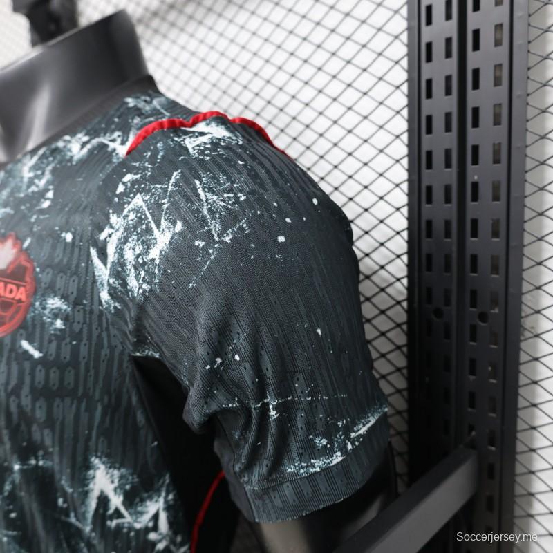 قميص اللاعب الإصدار 2026 كندا الثالث باللون الرمادي الداكن مع طبعة كريستال الجليد المتكسر على كامل القميص