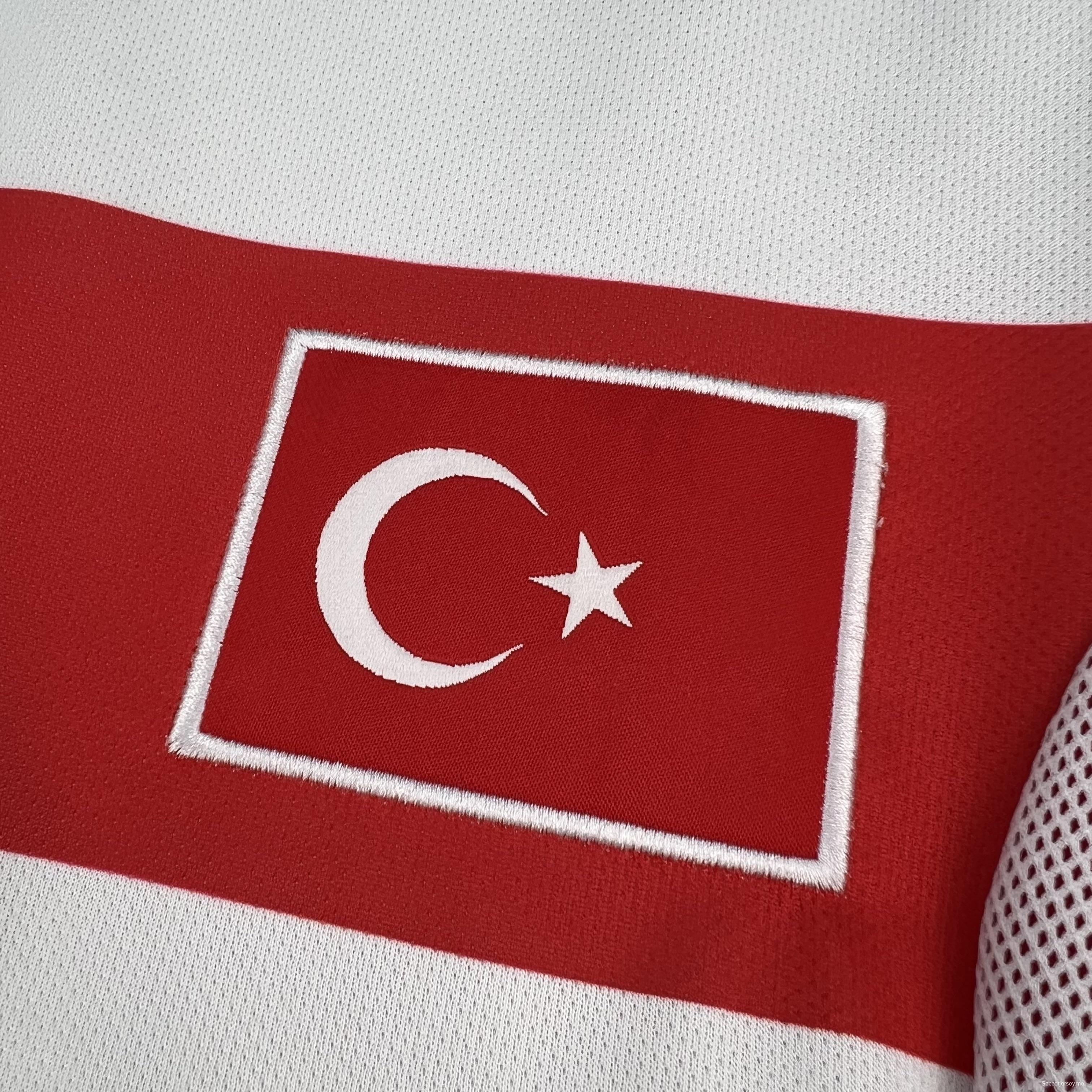 قميص تركيا للعب خارج أرضها بنمط رجعي لعام 2002