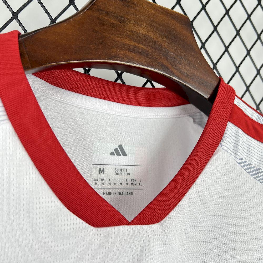 قميص منتخب الإمارات العربية المتحدة للرجال في كأس العالم 2026 للرجال