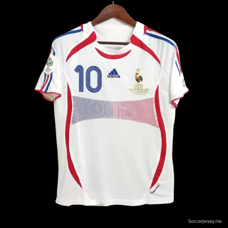 قميص كرة قدم ريترو فرنسا 2006 مع رقعة كأس العالم 06
