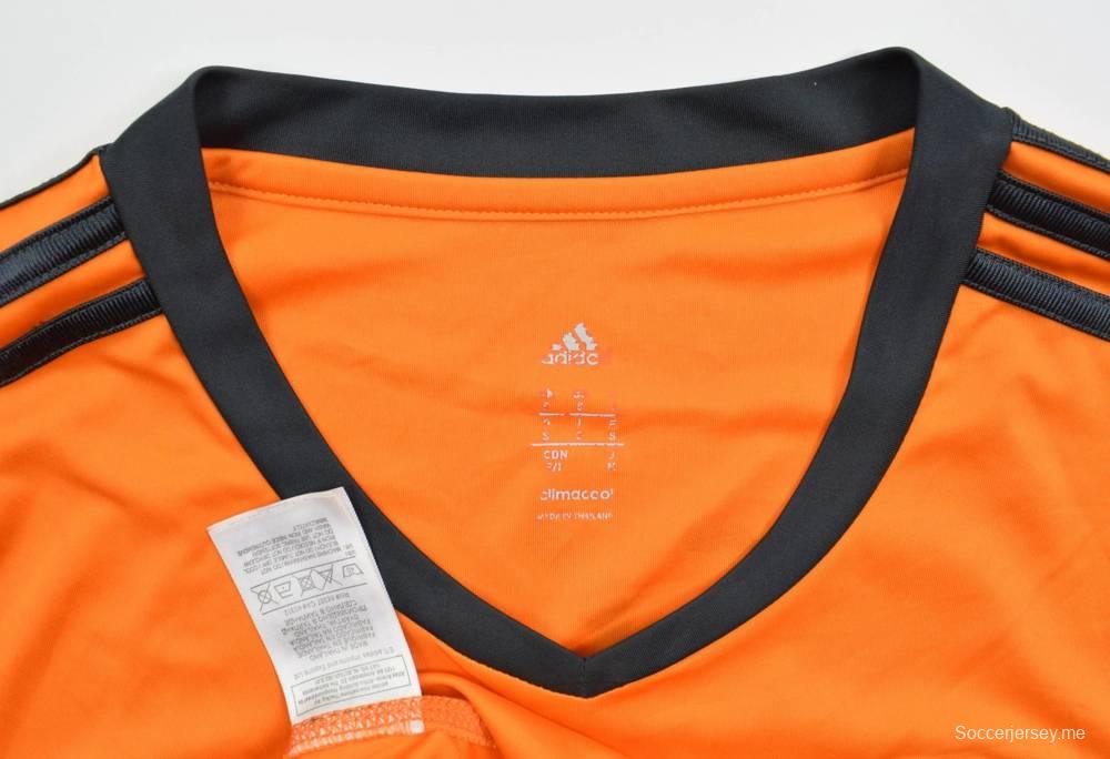 قميص ريترو 13/14 ريال مدريد الثالث بأكمام طويلة برتقالية اللون كان يرتديه رونالدو
