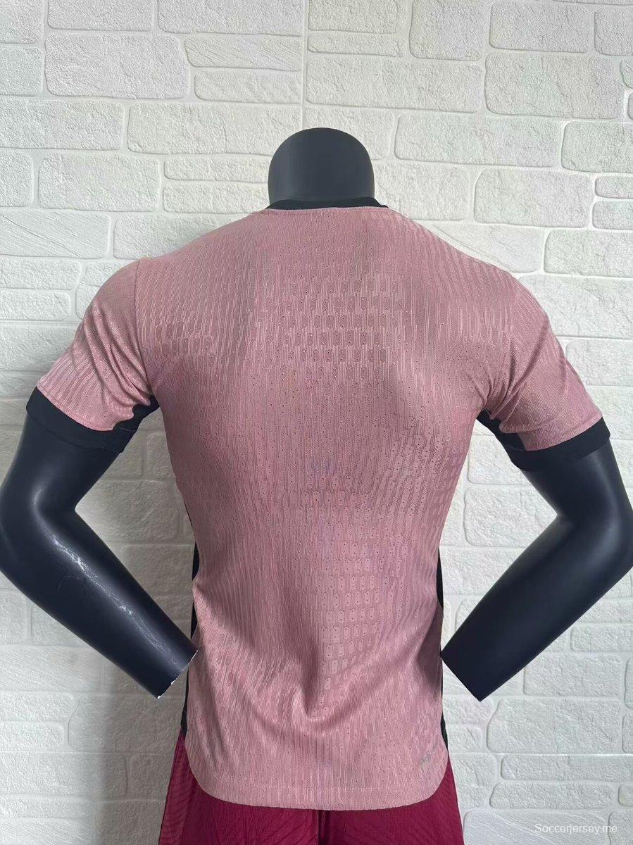 إصدار اللاعب 24/25 قميص باريس سان جيرمان الثالث باللون الوردي
