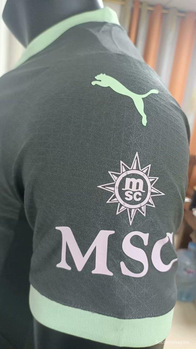 نسخة اللاعب قميص ميلان الثالث
