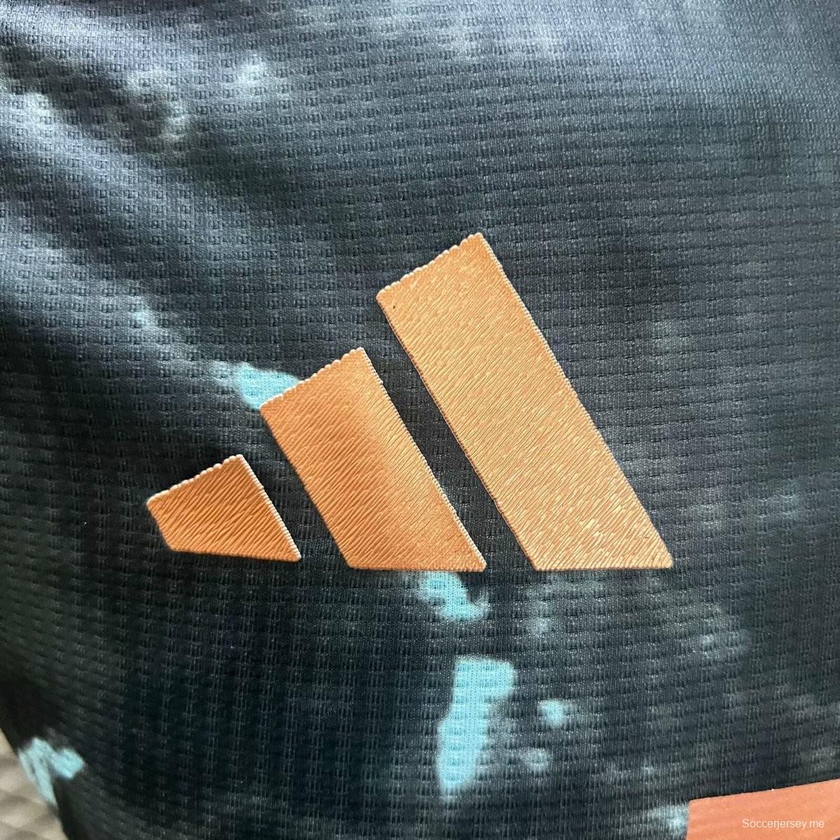 نسخة اللاعب 24/25 قميص بايرن ميونيخ 24/25 خارج أرضه
