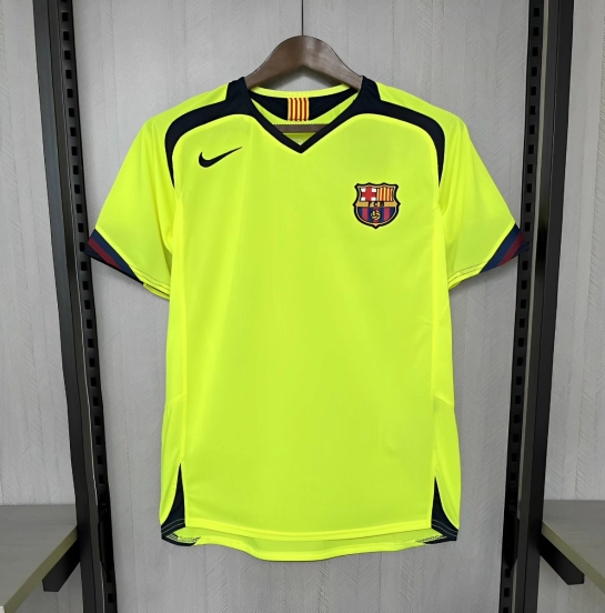 قميص برشلونة الرجعية 2005/2006 ذهاباً وإياباً
