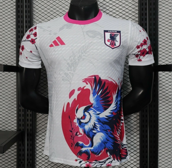 إصدار اللاعب 2025 قميص ياباني أبيض مع قميص طائر أزرق وأحمر