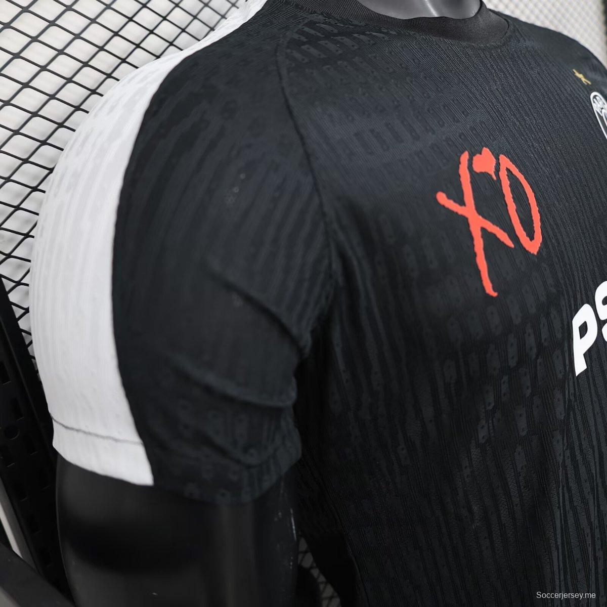 إصدار اللاعبين 25/26 قميص باريس سان جيرمان × XO BLACK قبل المباراة