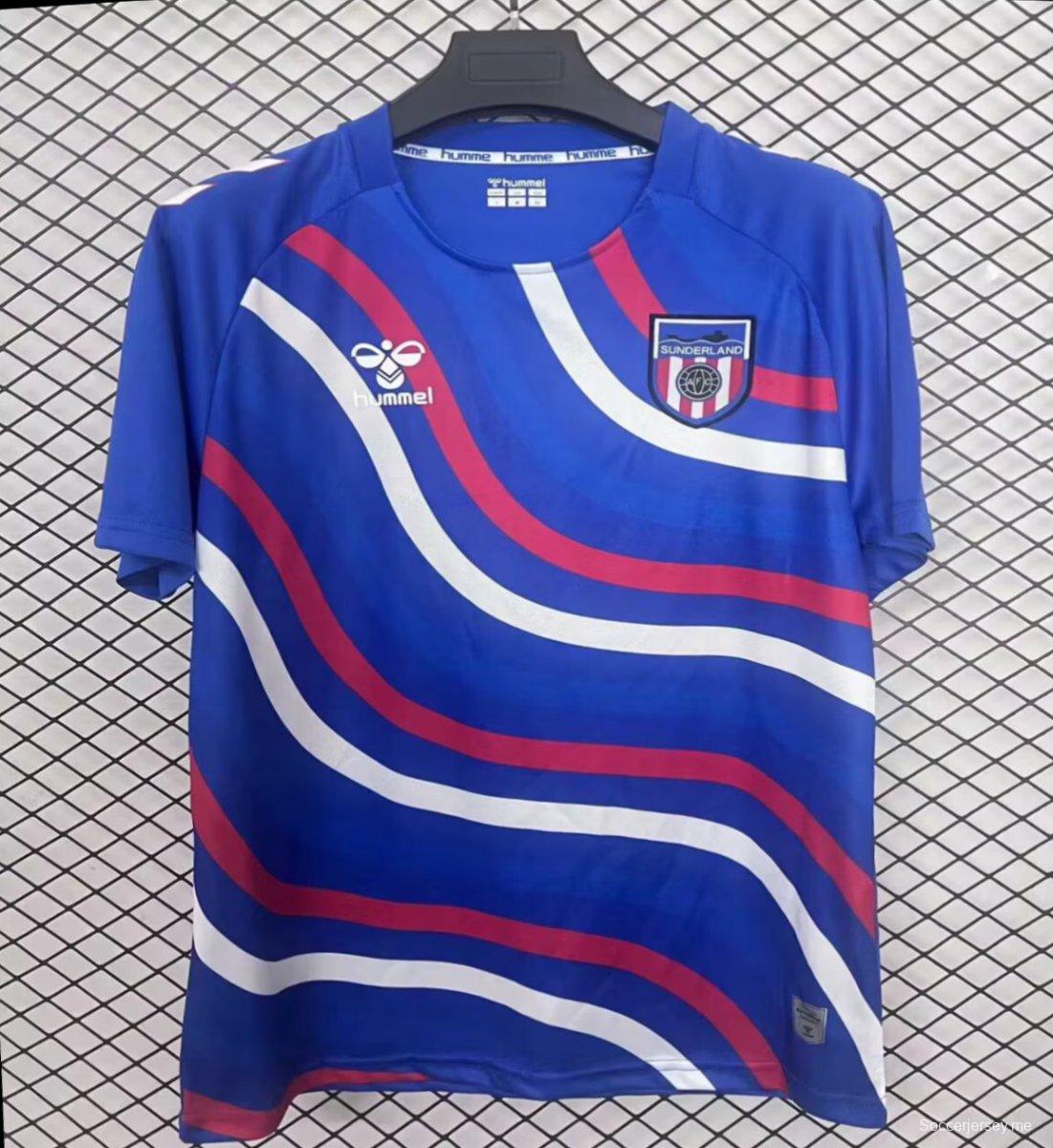 25/26 قميص سندرلاند أزرق بخطوط موجية متدفقة قبل المباراة