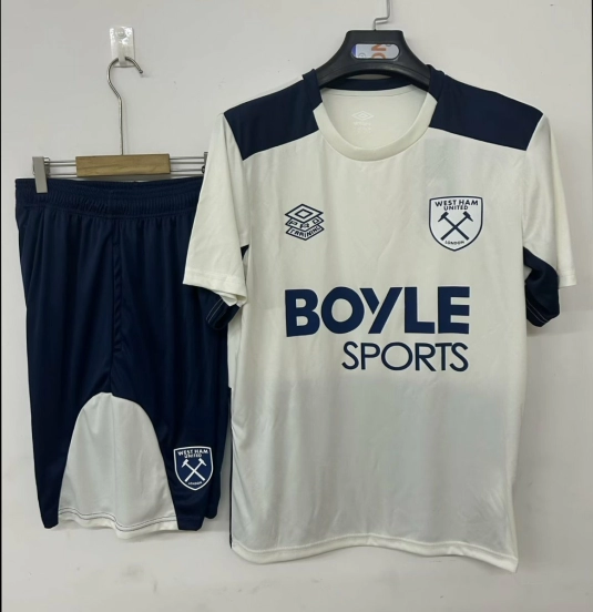 25/26 قميص تدريب وست هام يونايتد باللون البيج + شورت رياضي