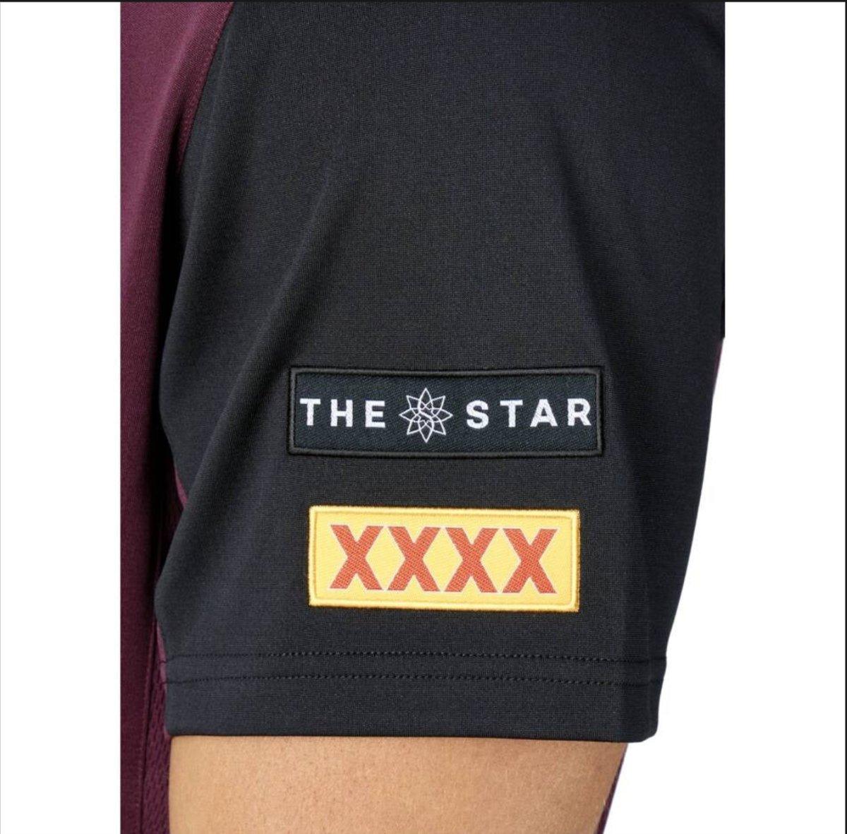 قميص بولو 25/26 بريسبان برونكوس كستنائي بأكمام سوداء